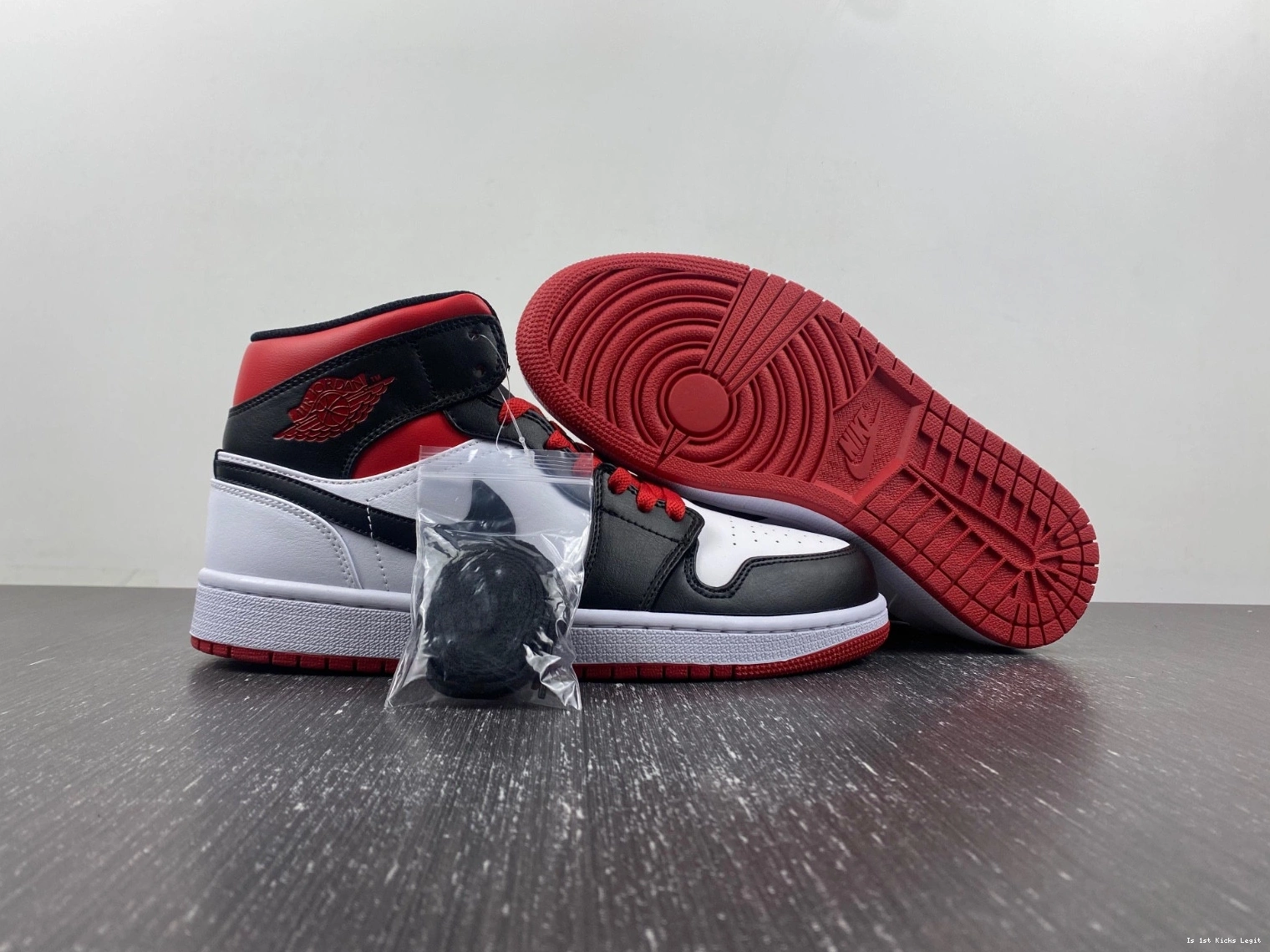 Black Air DQ8426-106 Mid Red 'Gym Toe' Jordan 1 0920